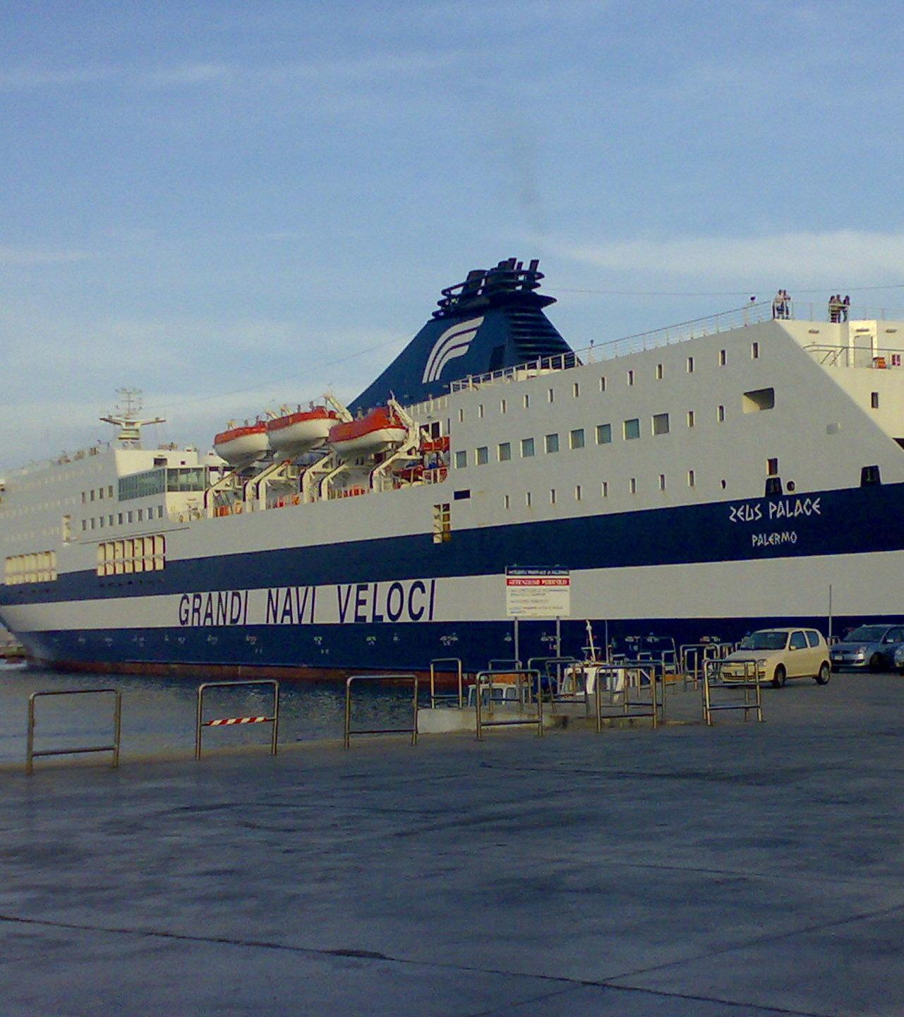 Nuova linea per Savona con la Zeus di Grimaldi 