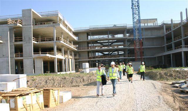 Il cantiere per la costruzione del nuovo ospedale di Lucca a San Filippo