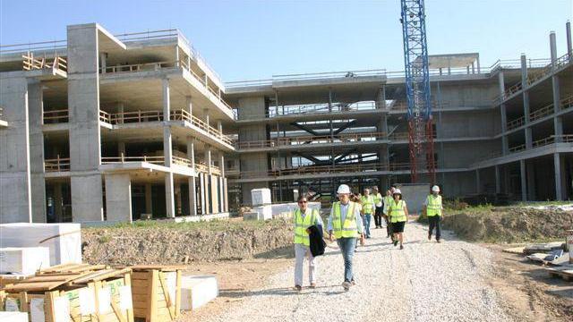 Il cantiere per la costruzione del nuovo ospedale di Lucca a San Filippo