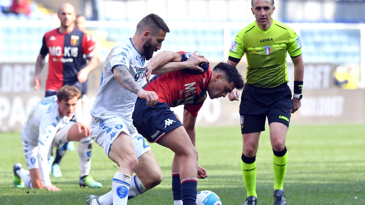 Lorenzo Tonelli, entrato nel finale, contrasta Amiri