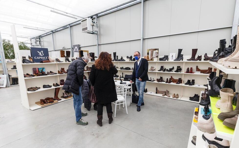 Uno degli stand allestiti per l’undicesima edizione di Toscana Fashion, fiera campionaria dei settori calzature e pelletteria