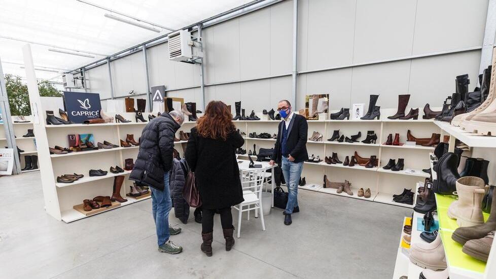 Uno degli stand allestiti per l’undicesima edizione di Toscana Fashion, fiera campionaria dei settori calzature e pelletteria