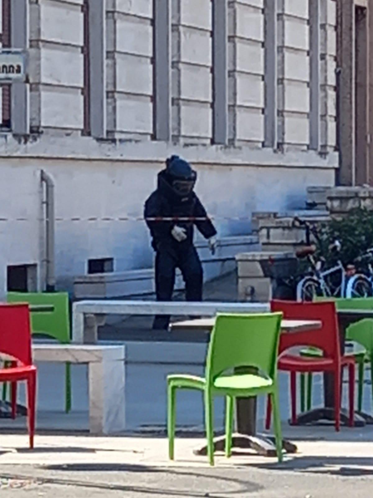 Fatta brillare la valigia abbandonata accanto alla sede della Provincia a Livorno 