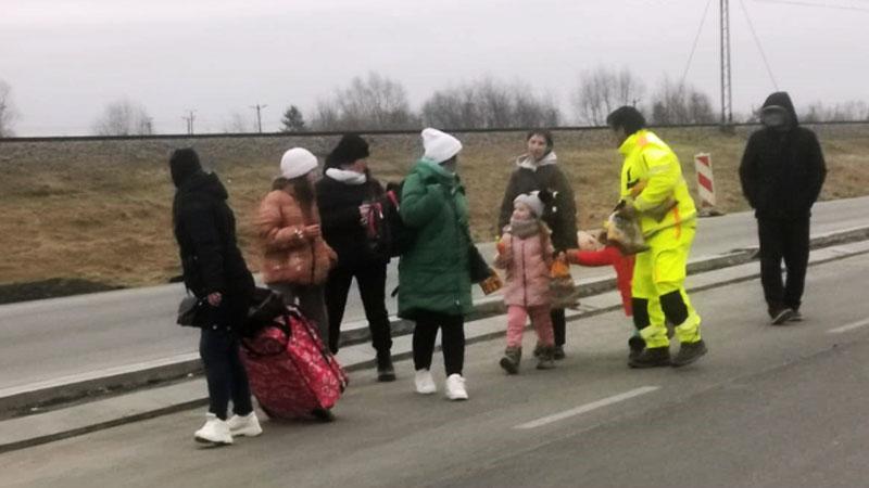 «Restano negli occhi quelle lunghe file di mamme e bimbi in marcia col freddo»