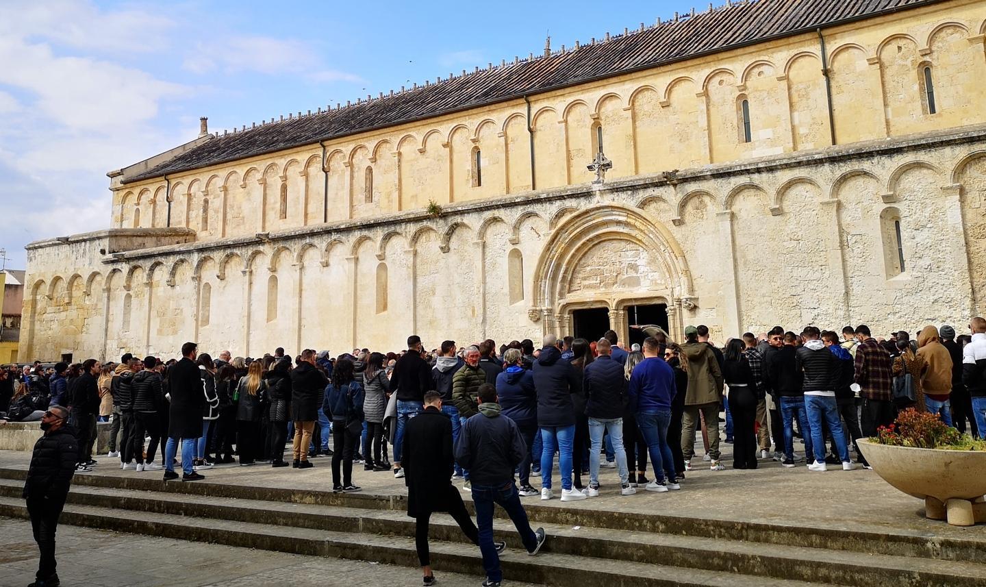 Porto Torres, il commosso addio a Luca: padre giovane e speciale 