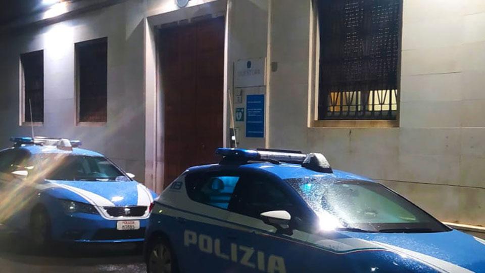 Pisa, spinge la moglie giù dalle scale: arrestato