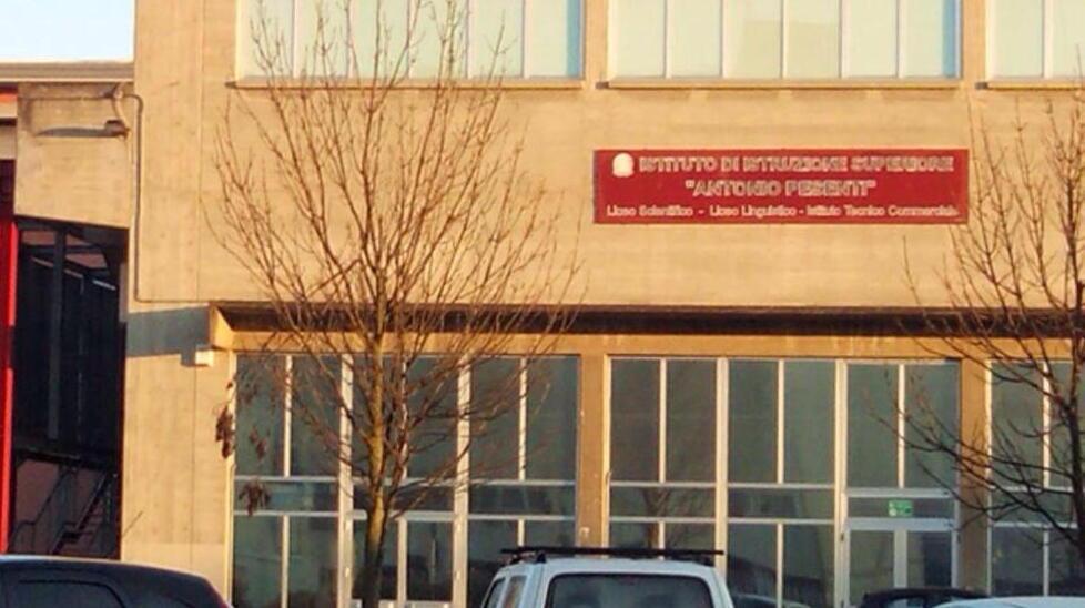 L’ingresso dell’istituto Pesenti di Cascina
