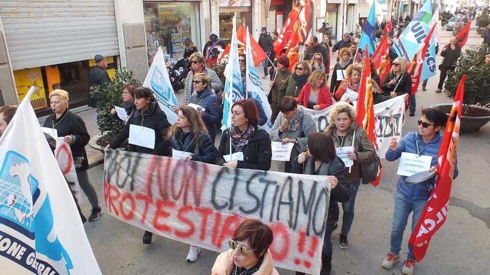 Una manifestazione delle donne per il lavoro