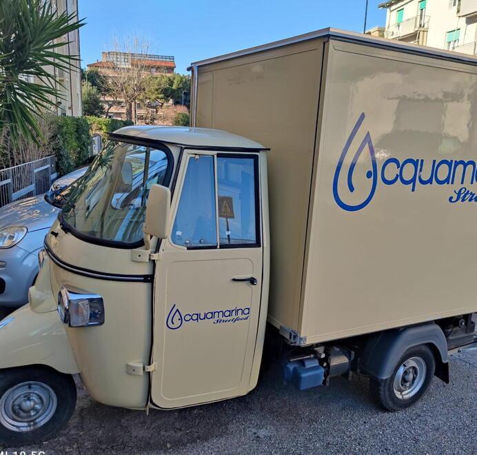 Livorno, lo chalet Acquamarina mette in strada l’Ape mini-bar e cerca un addetto in più. Come ottenere il posto 