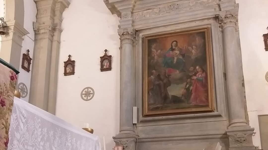 L’altare della chiesa di Crespole