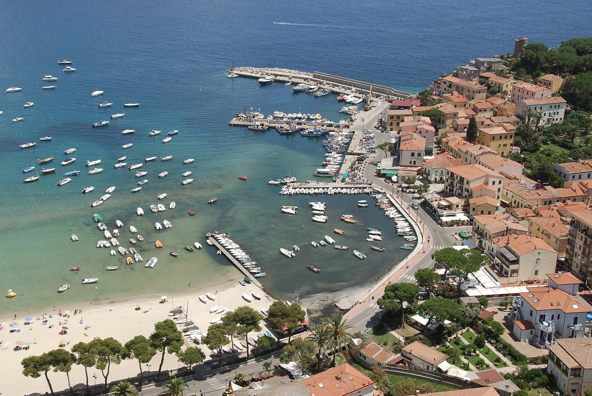 Il porto di Marina di Campo è stato concesso in gestione per 12 anni alla “Igiene service”