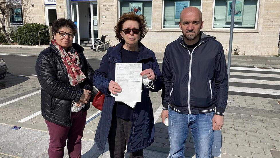 La consegna dei contributi raccolti grazie alla generosità di tanti cittadini