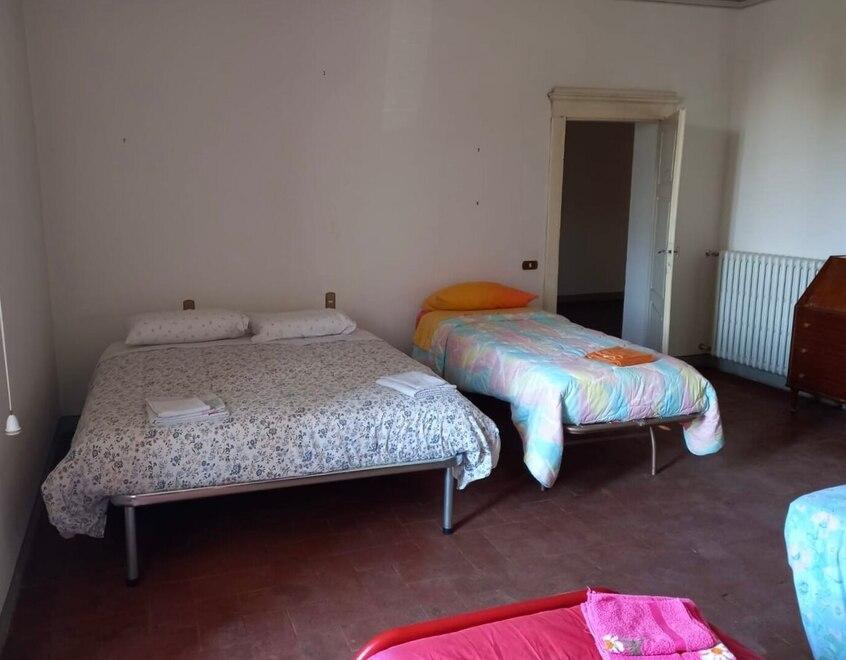 Una stanza di Casa Odilia allestita come camera da letto per i profughi ucraini