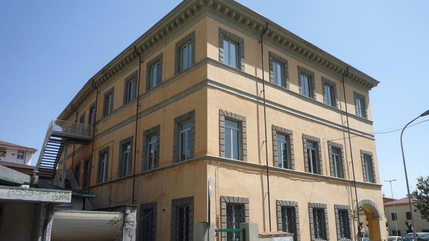 La sede del Liceo Lorenzini (Foto Nucci)