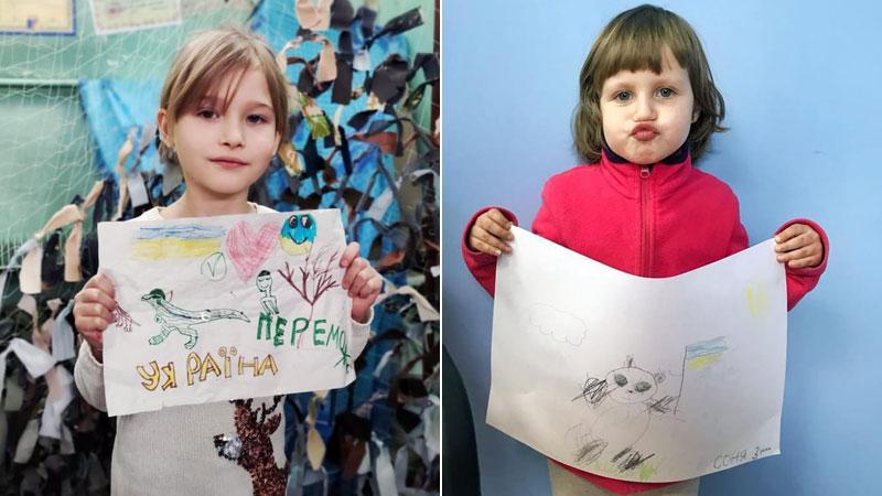 Bambini ucraini mostrano i loro disegni realizzati nei sotterranei delle città bombardate
