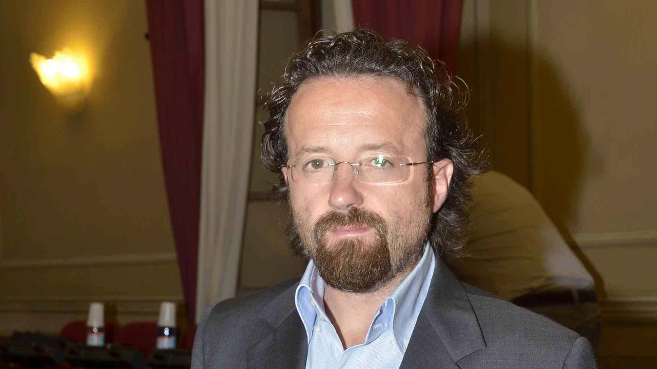 Camaiore, bufera sul punto di ascolto creato dal candidato Pardini: «È propaganda elettorale»