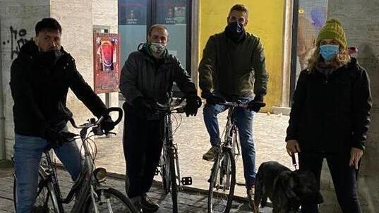 Alcuni degli agenti della Municipale con il cane antidroga Arek