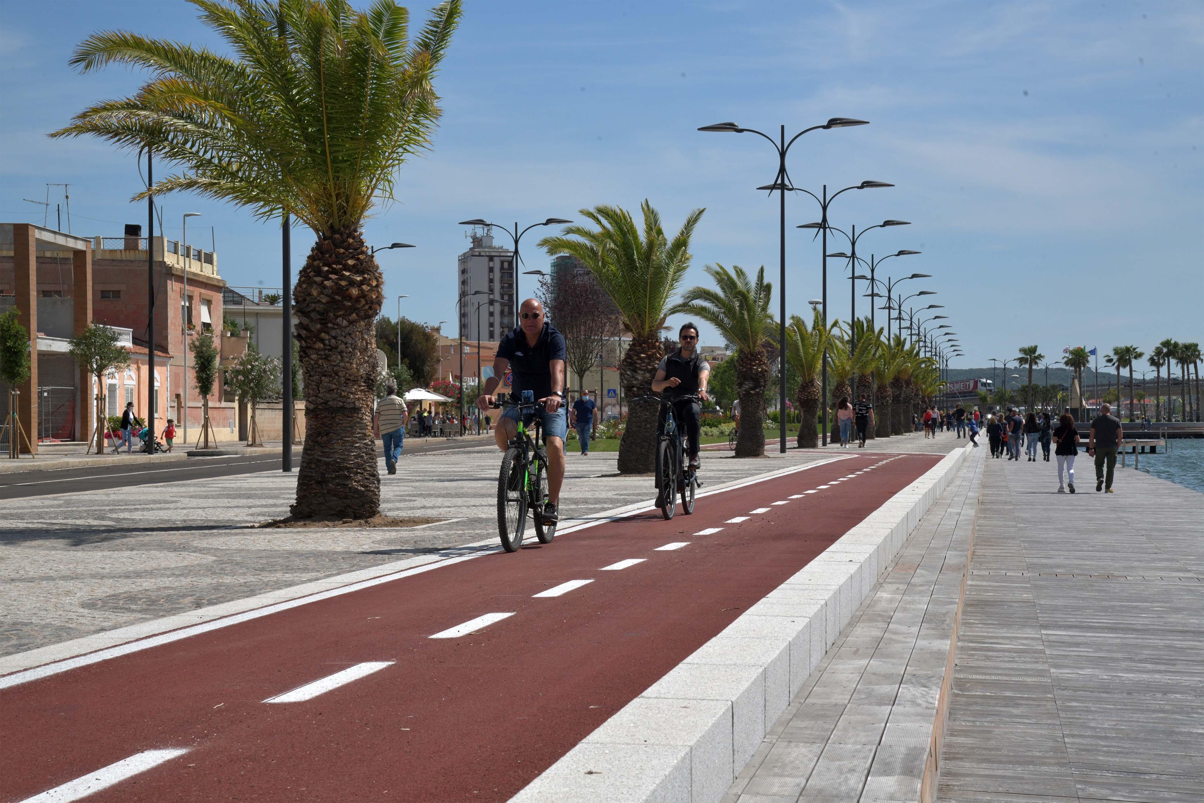 La pista ciclabile sul lungomare di Olbia