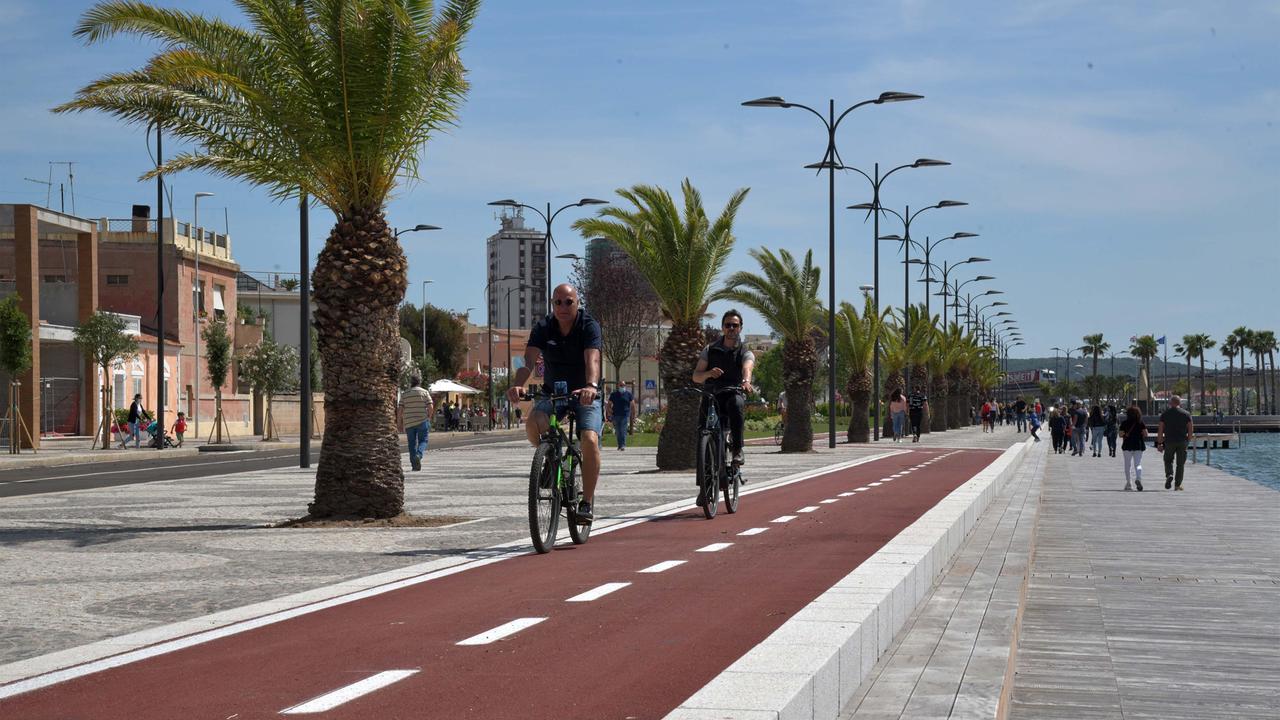 La pista ciclabile sul lungomare di Olbia