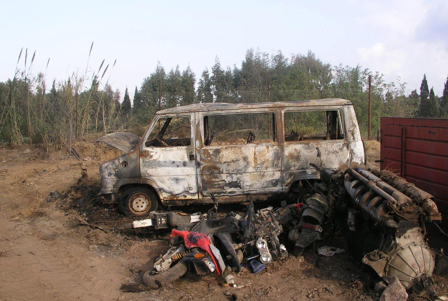 Bosa rimuove le auto abbandonate 