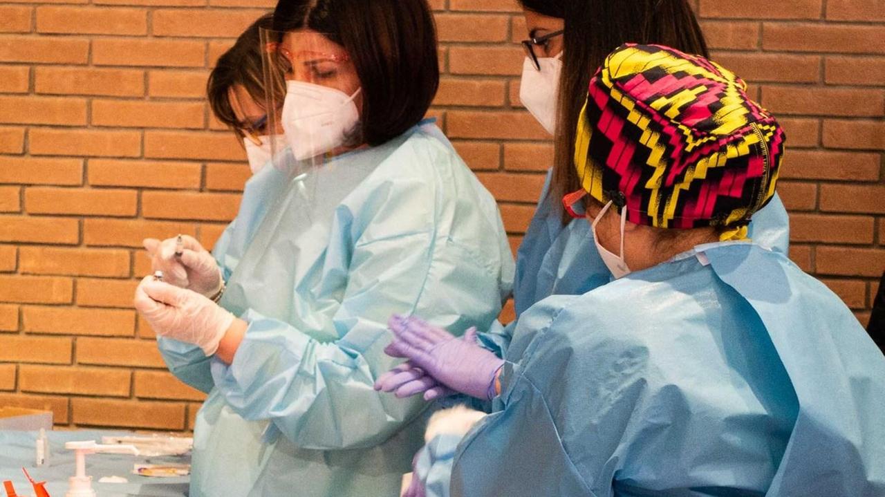 Eseguite oltre 200 vaccinazioni nell’hub di via Lombardia