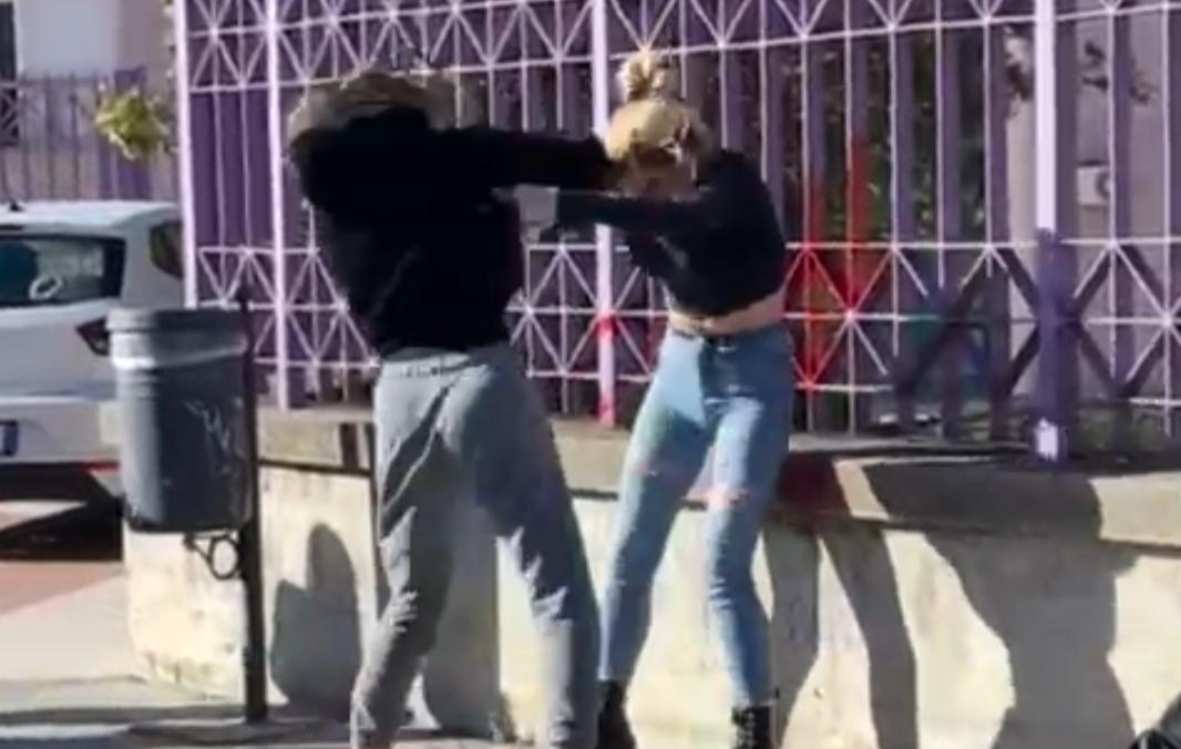 Rissa fuori da scuola, revocata misura cautelare 