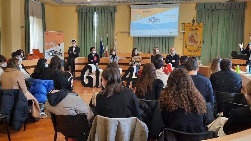 Aule affollate, a Prato scuole in cerca di una sede: gli studenti presentano il conto ai politici