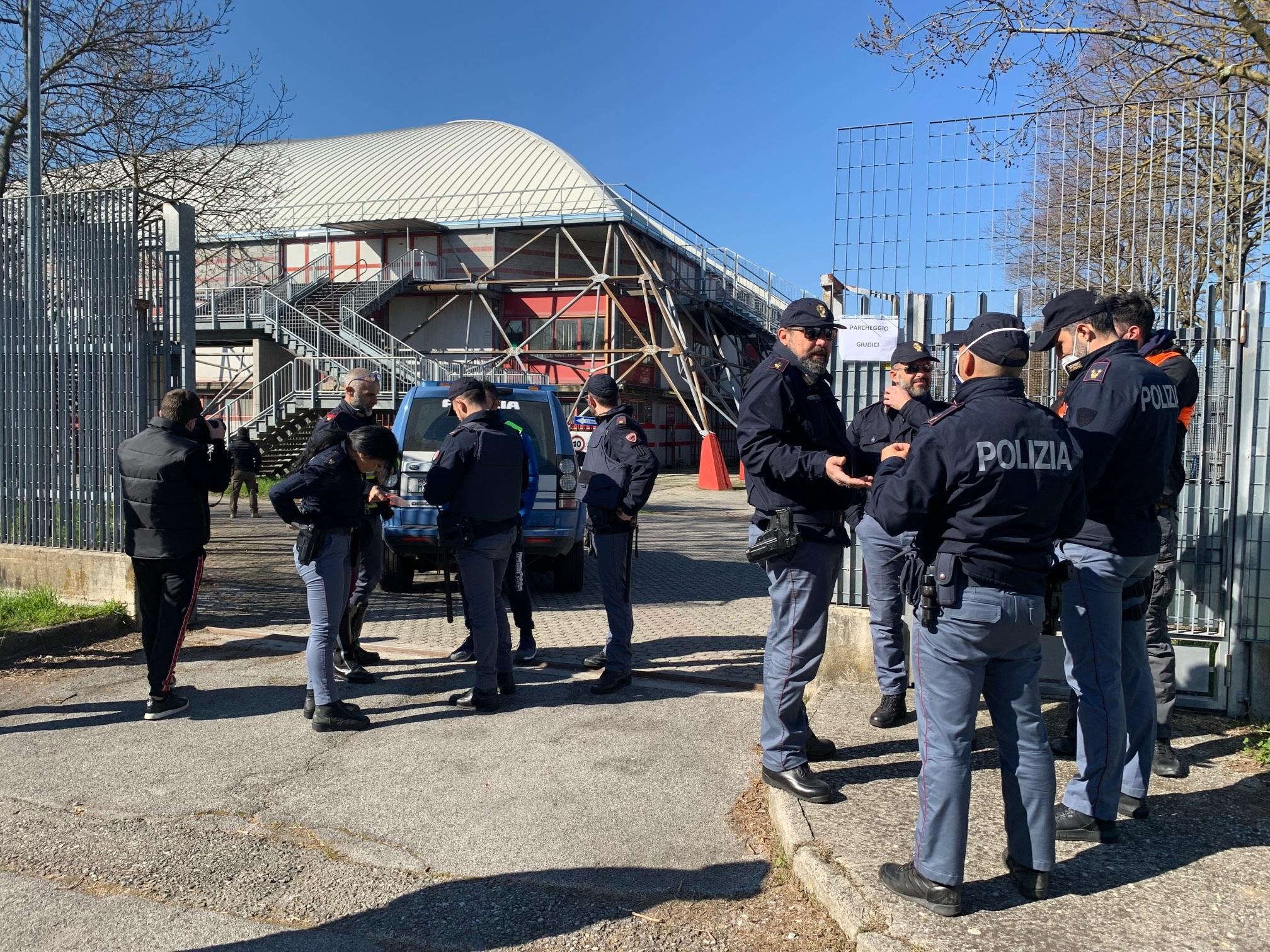 Esercitazione della questura di Pistoia al palasport di Sant'Agostino