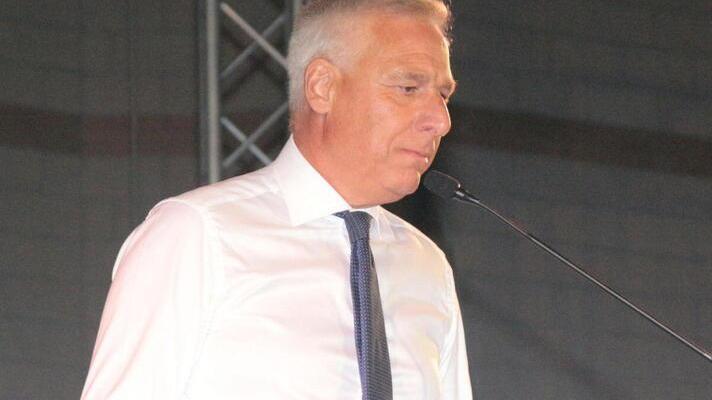 Viareggio, pressione sul sindaco Del Ghingaro: «Decida a breve sulla candidatura a Lucca»