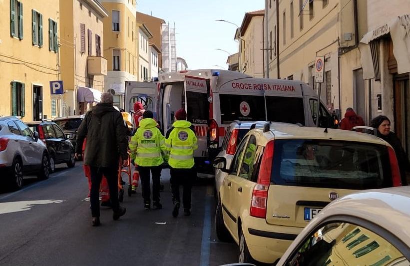 Malore dal parrucchiere, anziano in ospedale