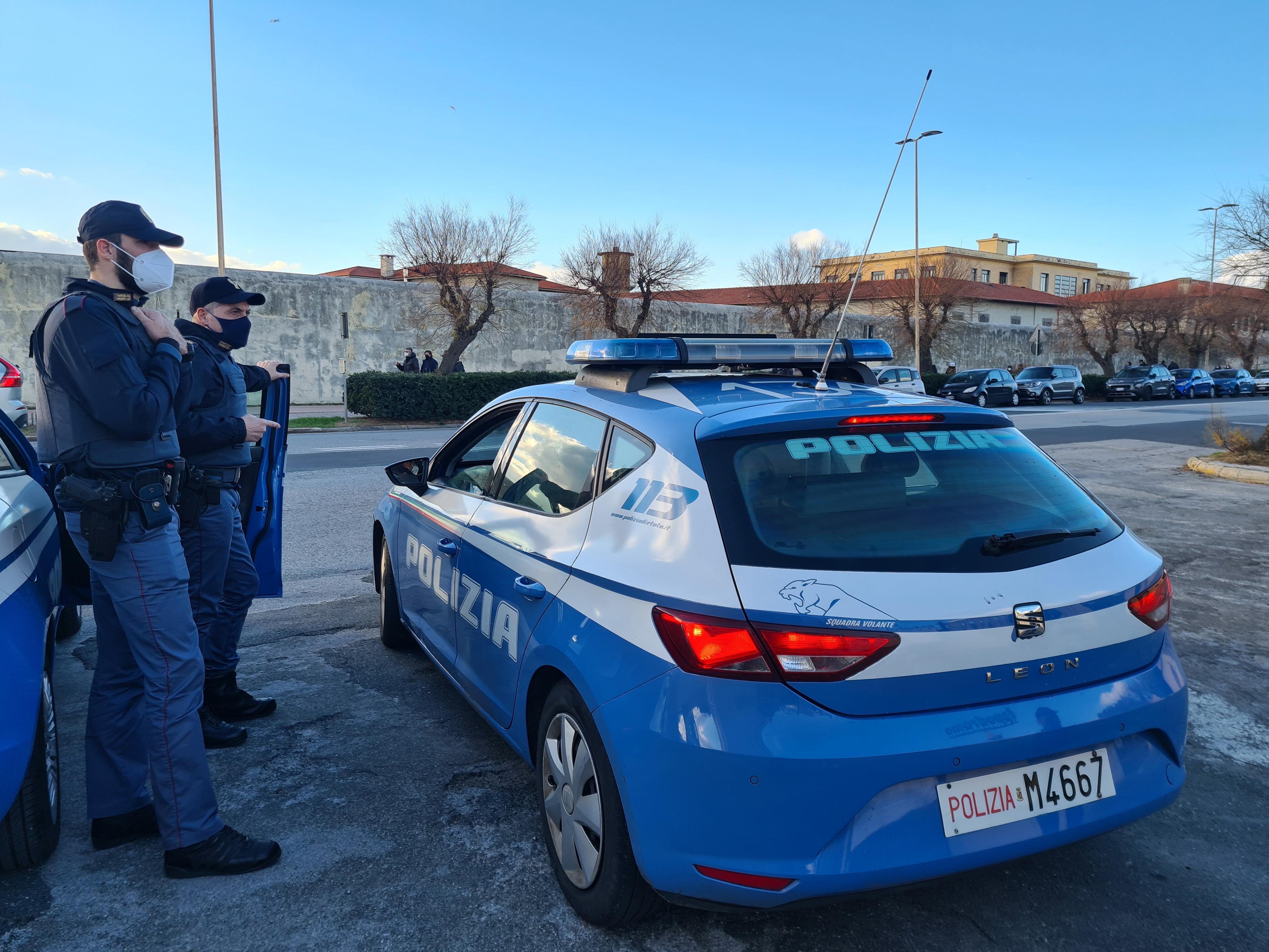 Scoperto a rubare i liquori nel supermercato Pam, arrestato un 35enne 