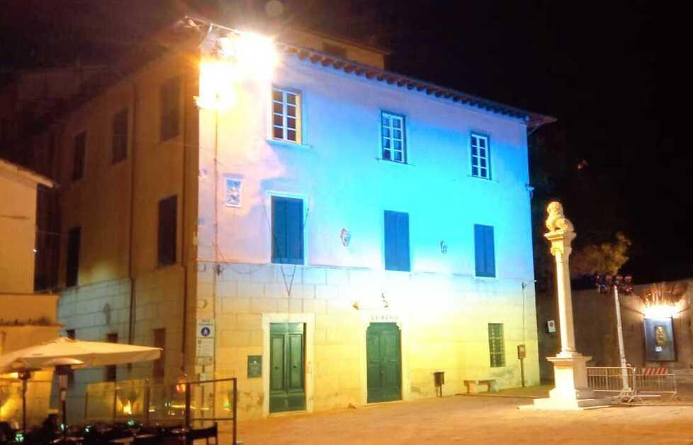 Pietrasanta, concerto per la pace con l’inno dell’Ucraina cantato dai musicisti di tutto il mondo