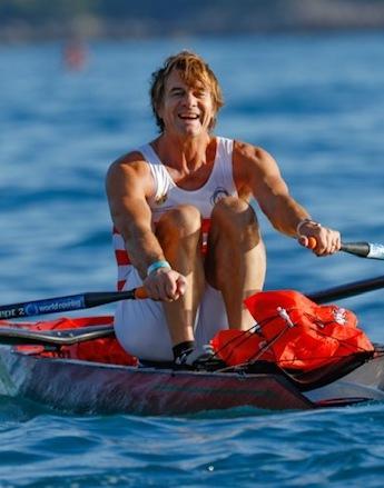 Il dottor Luca Aiazzi durante una prova in canoa