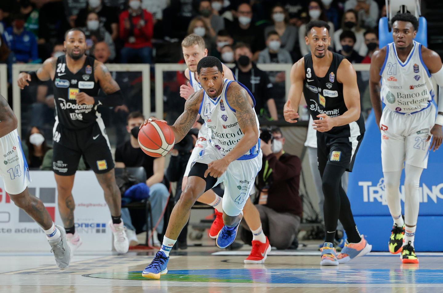 La Dinamo a Trieste per allungare il passo