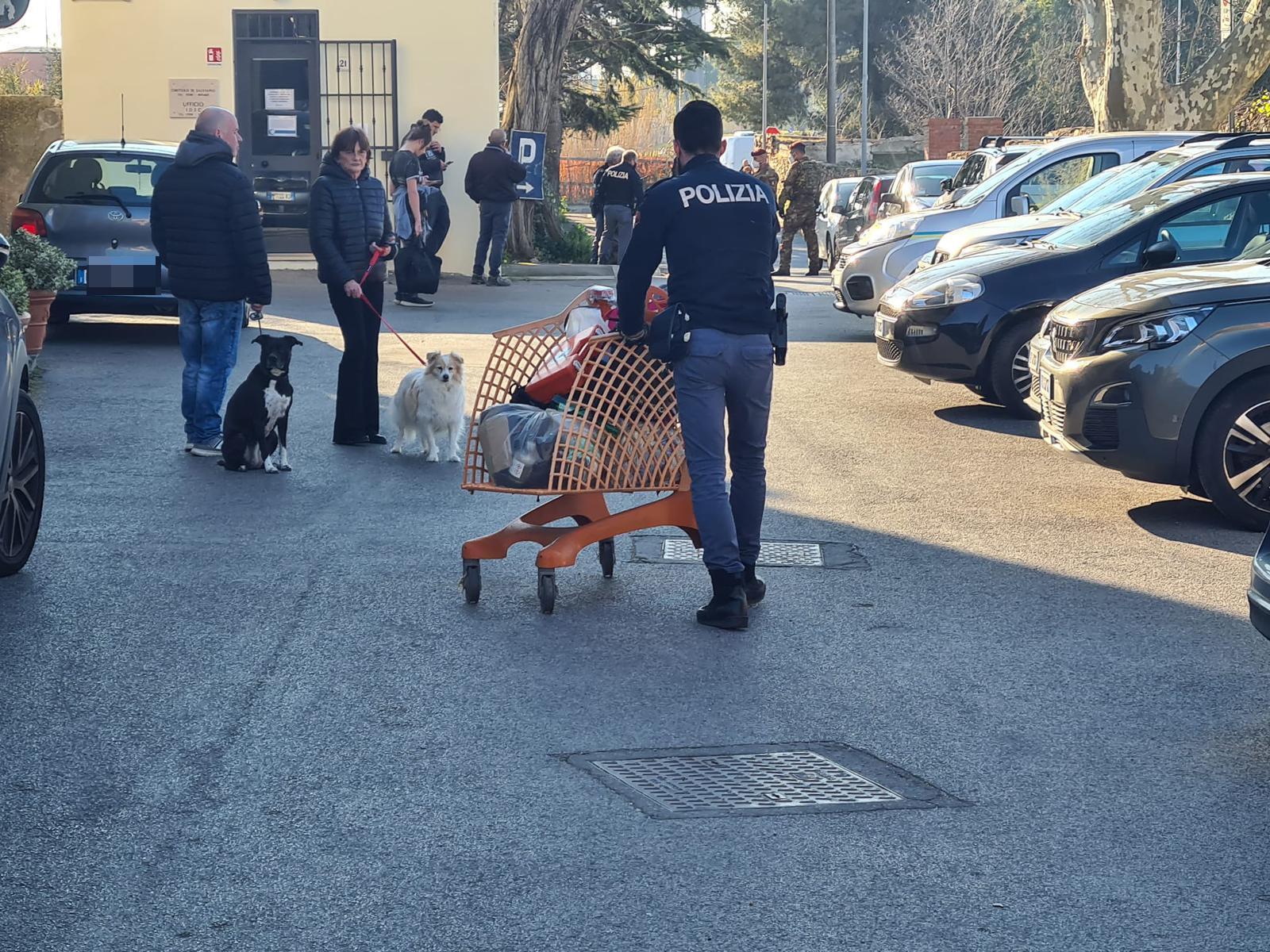 La polizia sul posto (foto Stefanini/Silvi)