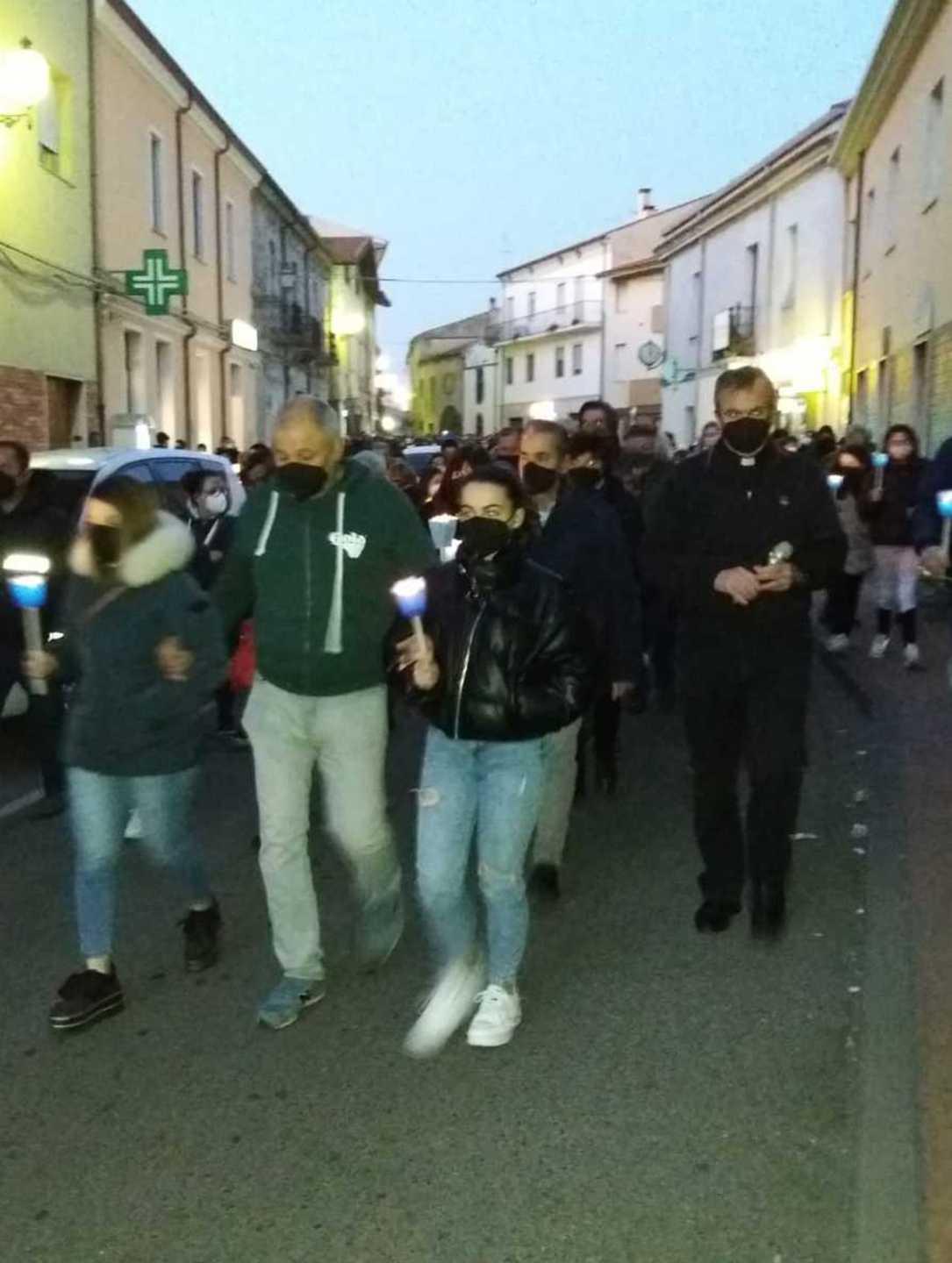 La notizia durante la fiaccolata: «Li hanno presi» 