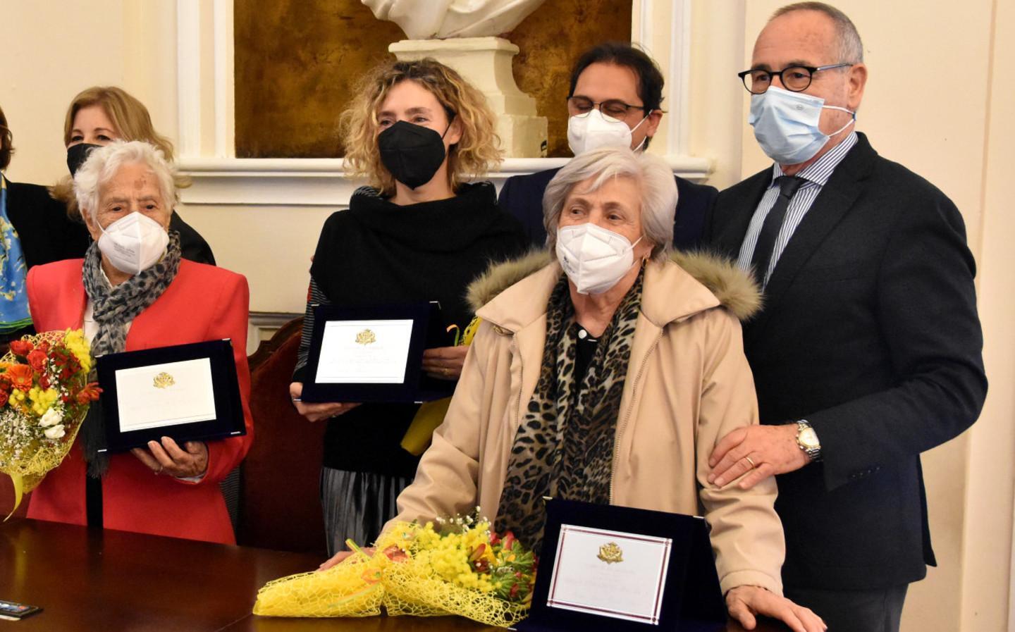 Carisma, amore e passione in tre vite da incorniciare 