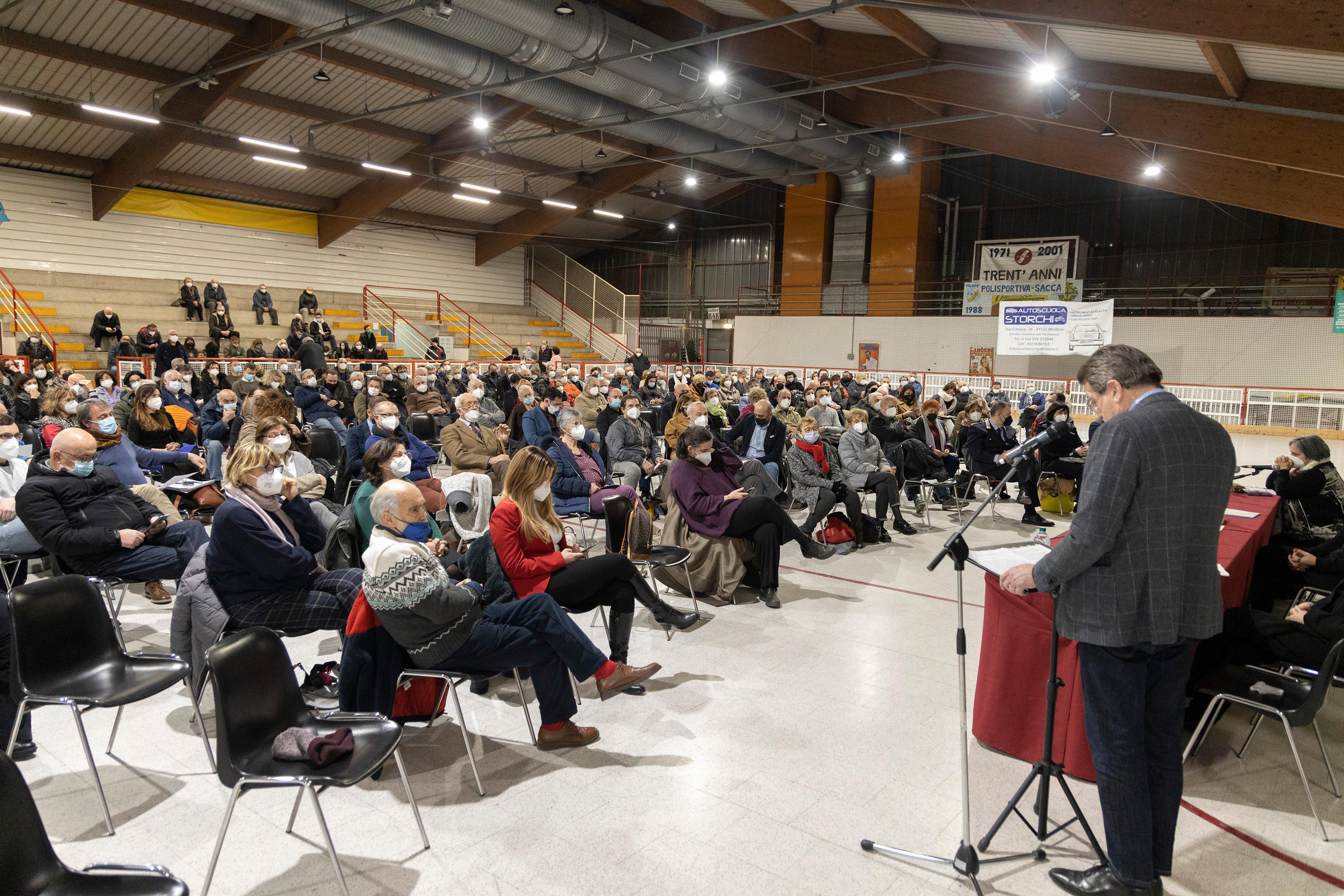 Modena. Polo Conad alla Sacca, un’assemblea col pienone Muzzarelli: «Mai interrompere il dialogo»