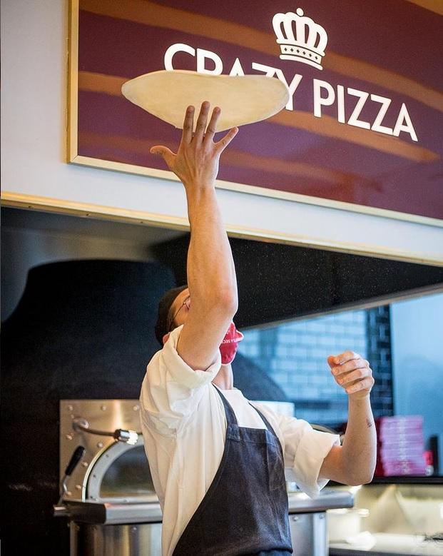 Briatore vuole aprire Crazy Pizza nel 2023 in Versilia. E cerca personale per l’estate al Twiga 