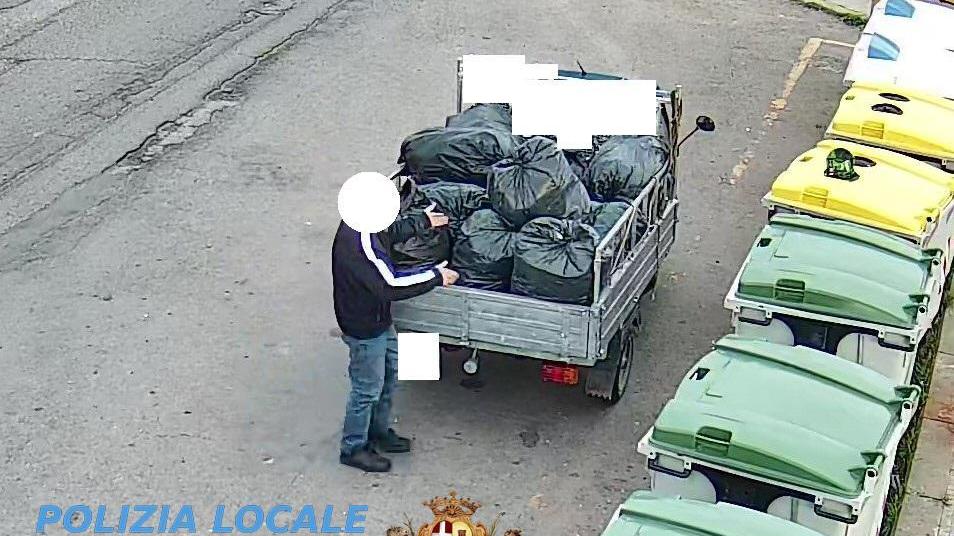 A Sassari record di multe contro i "furbetti" dei rifiuti