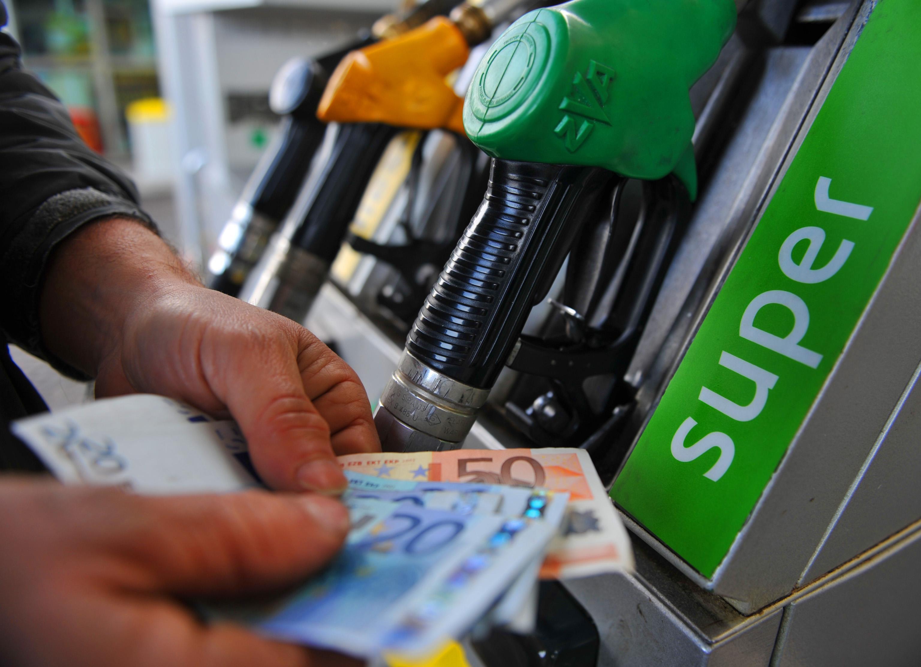 Benzina e gasolio valgono oro: ecco dove conviene fare benzina a Cecina e dintorni