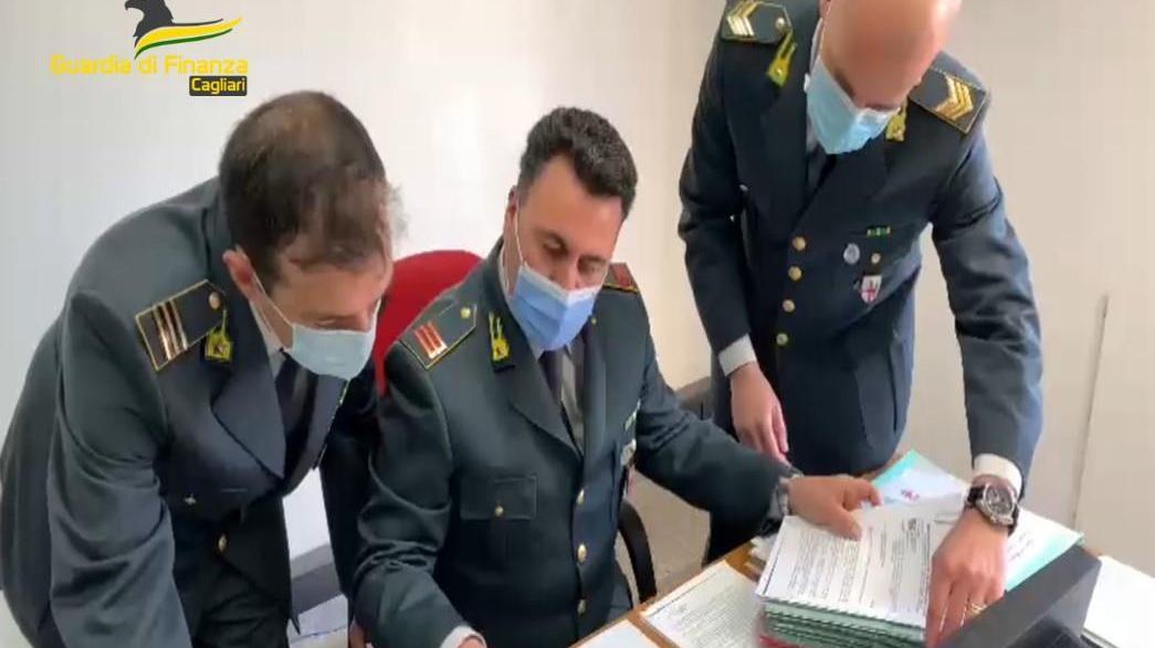 Danni all'erario per 5,6 milioni: 12 dipendenti pubblici nei guai a Cagliari