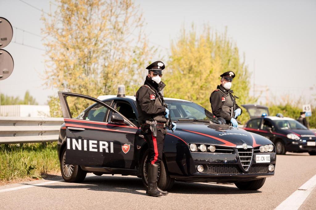 Controlli dei carabinieri in un cantiere: scoperti lavoratori irregolari, tre denunce ai titolari e multe per 21 mila euro 