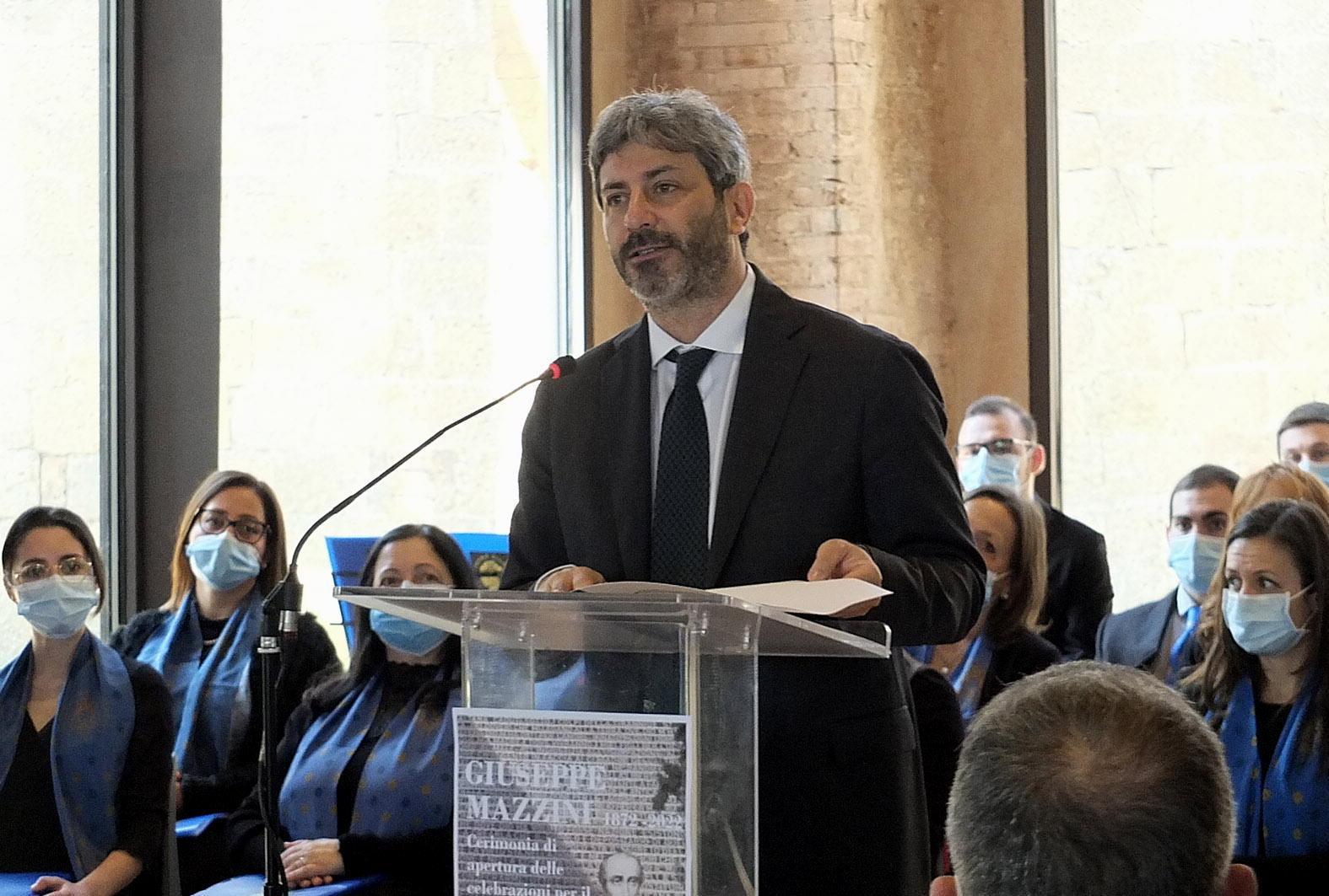 Fico in visita a Pisa: "Accogliere rifugiati di ogni nazionalità"