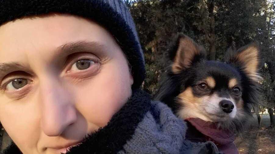 Viareggio, la padrona del cane ucciso dal cornicione: «Chiedo il risarcimento e lo do in beneficenza»