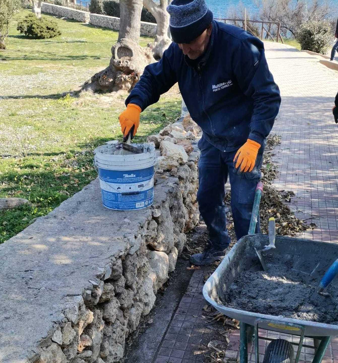 Muretto danneggiato dai vandali al via l’intervento di ripristino 
