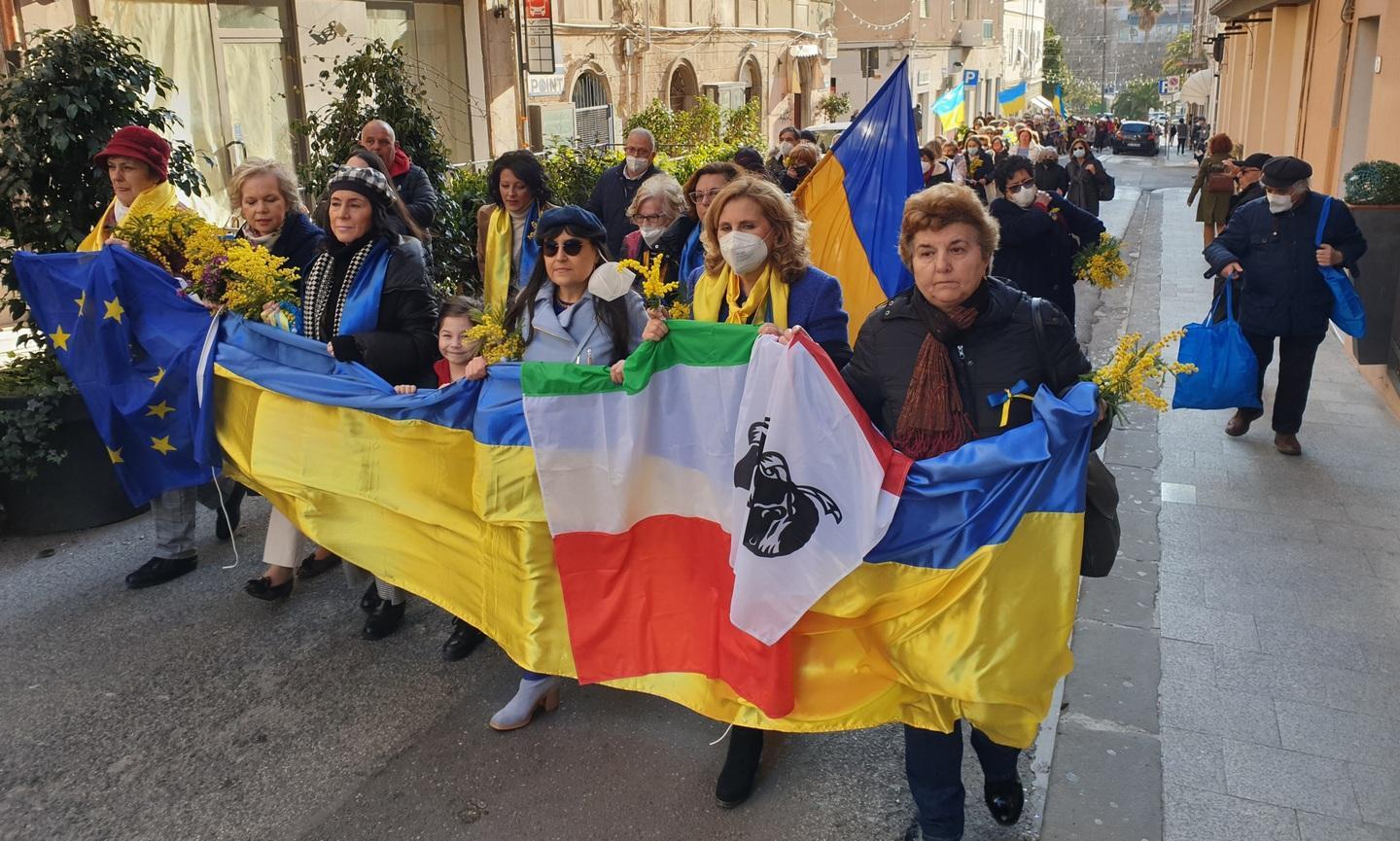 Marcia silenziosa per la pace le lacrime delle donne ucraine 