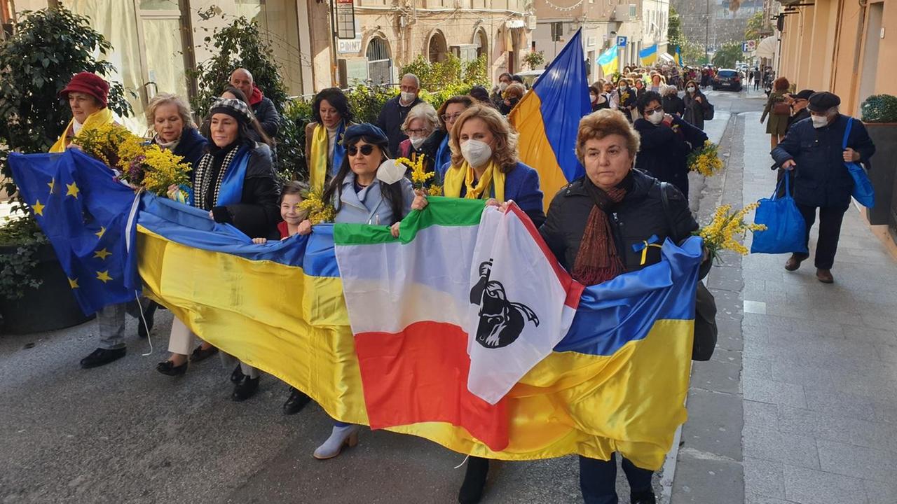 Marcia silenziosa per la pace le lacrime delle donne ucraine