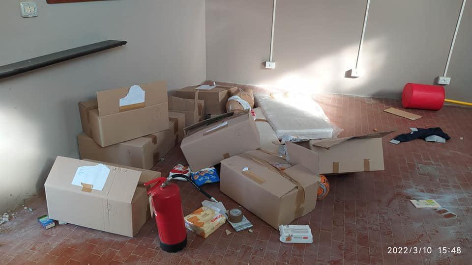 Gli scatoloni danneggiati