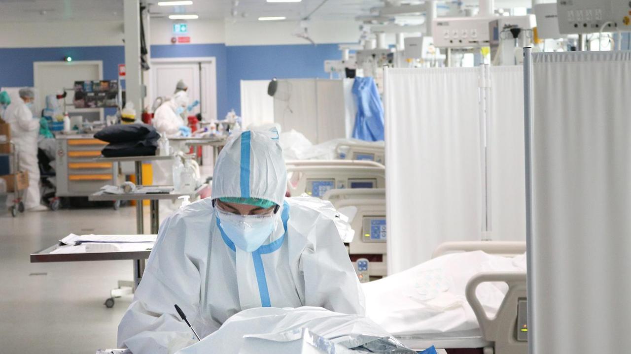 Covid, calano ancora i ricoveri negli ospedali modenesi: sono 59, quindici in meno di una settimana fa